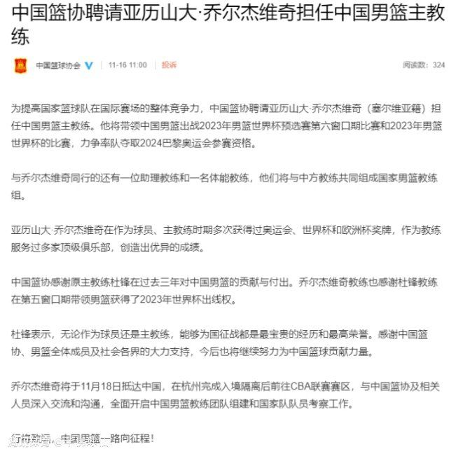 记者写道：“滕哈赫受到了无情的质疑，包括他的战术和引援等队。